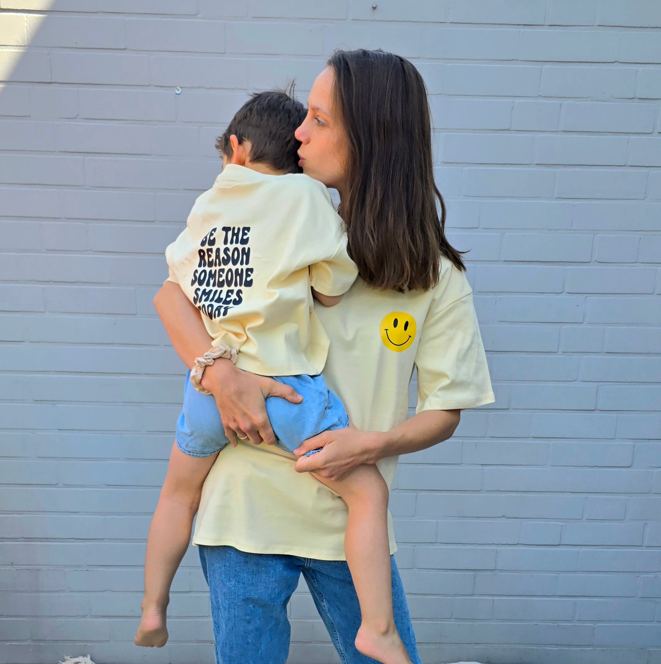 Someone smiles Tshirt Mom