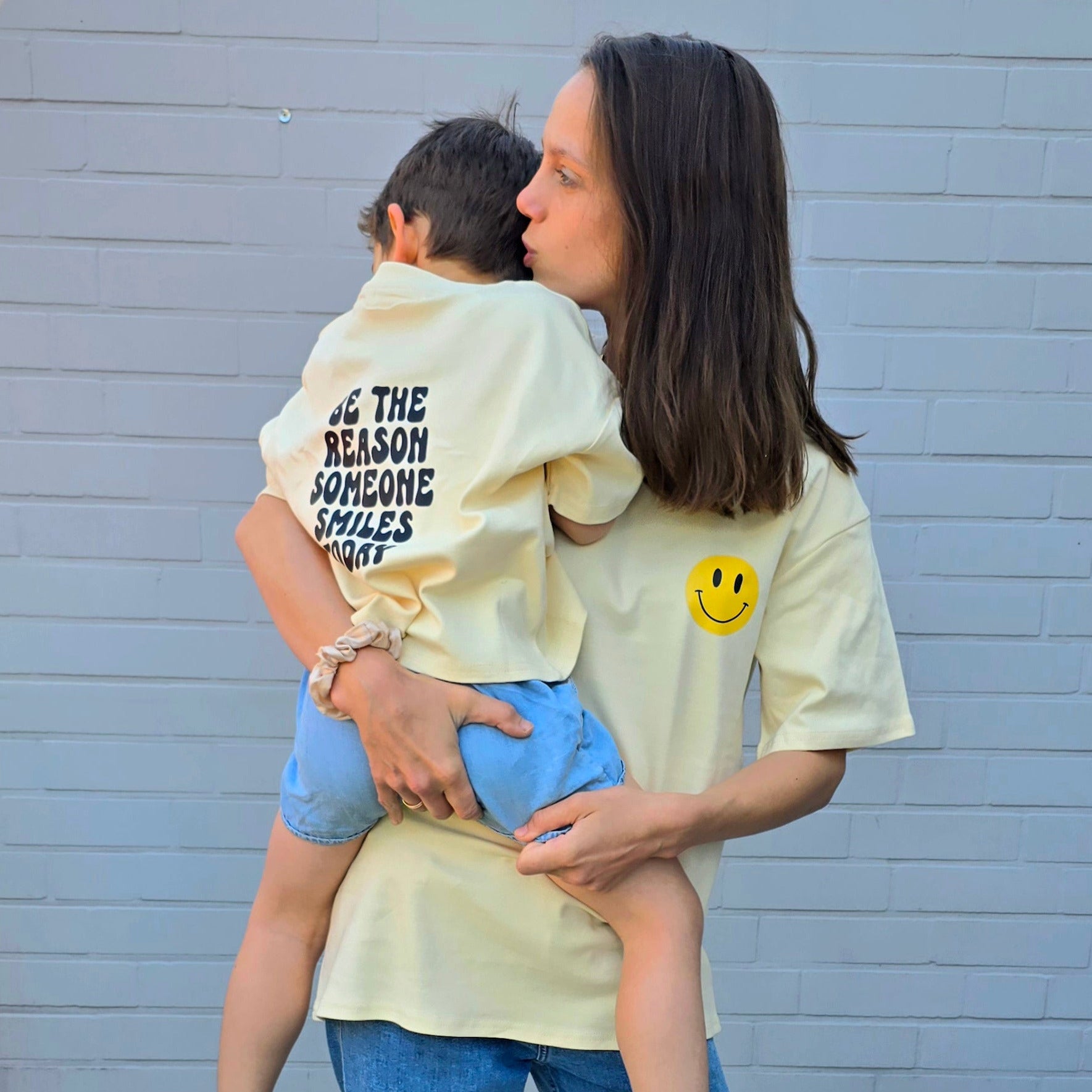 Someone smiles Tshirt Mom