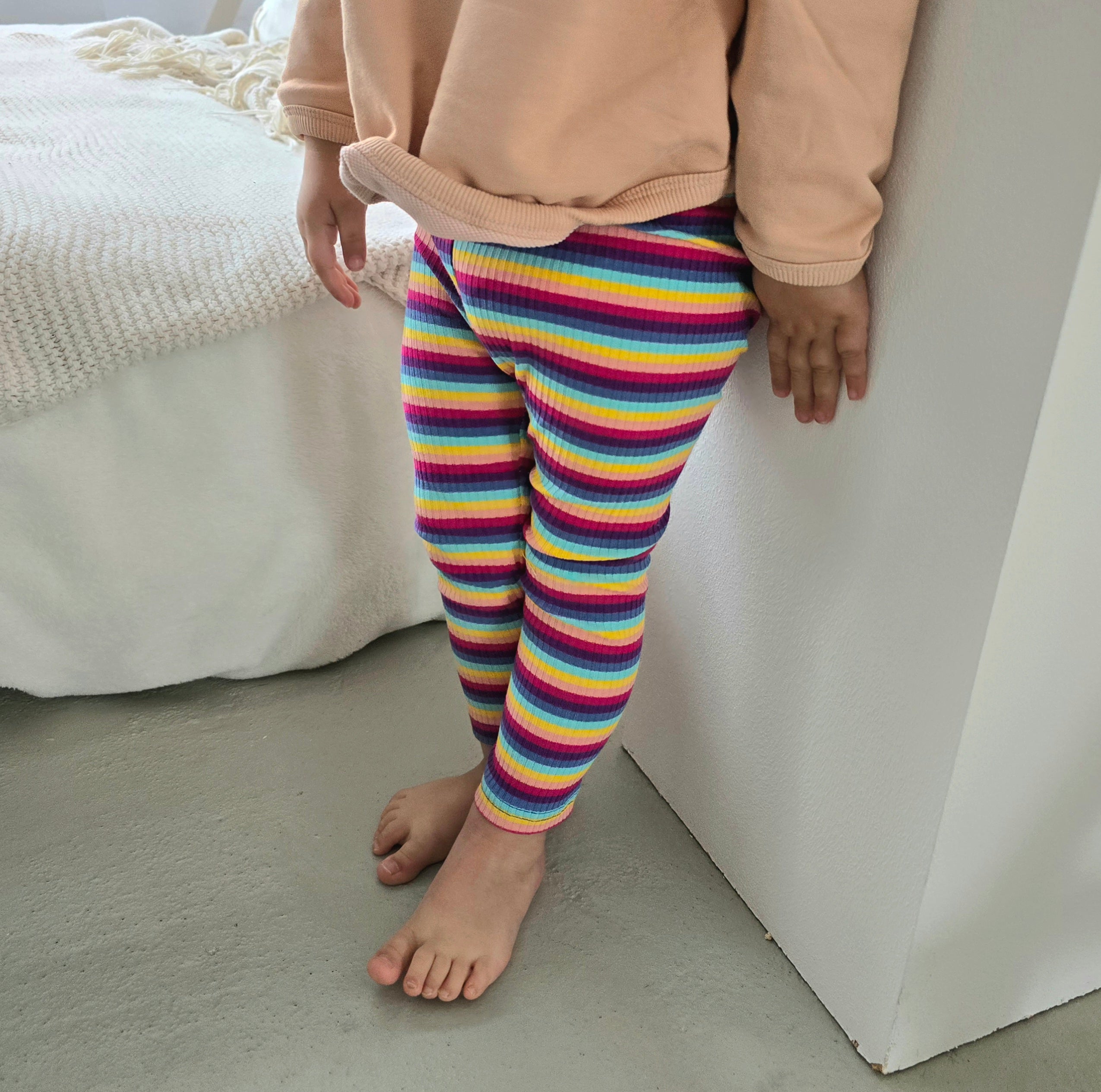 Dark Rainbow Ripp Leggings